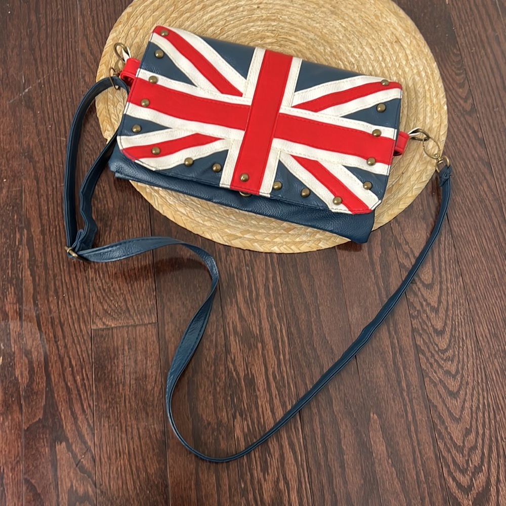 Vintage Minimalist Crossbody Bag - Picture 2 of 16